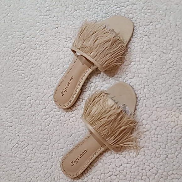 NWOT Zigi Soho Flat Sandals - Picture 2 of 4